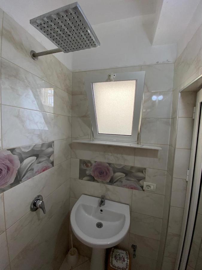 Guest House Lionel Durres Exterior photo