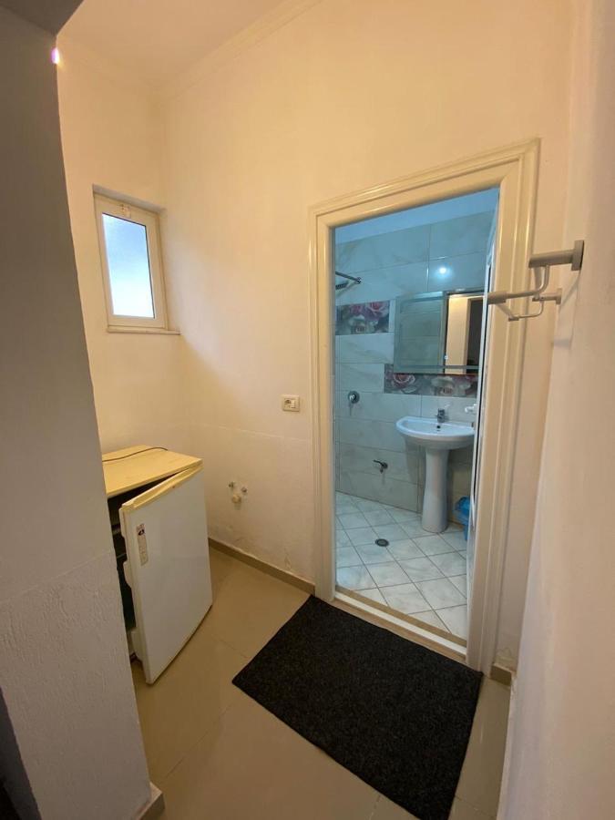 Guest House Lionel Durres Exterior photo