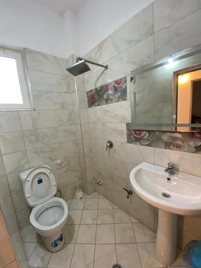 Guest House Lionel Durres Exterior photo
