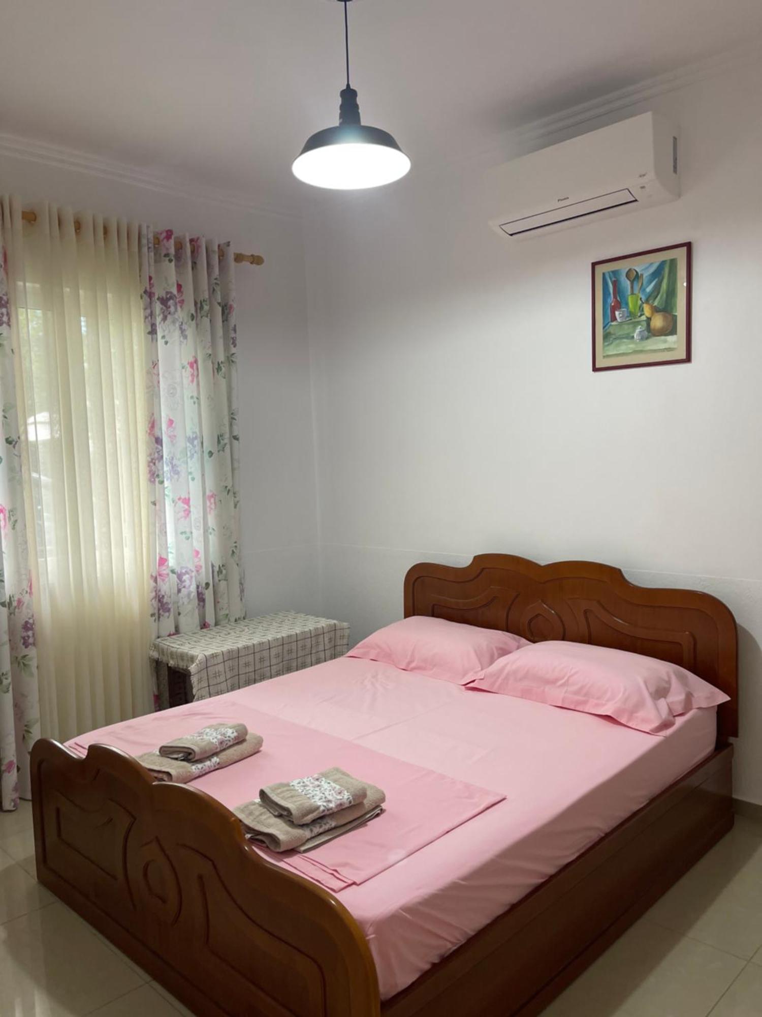Guest House Lionel Durres Exterior photo