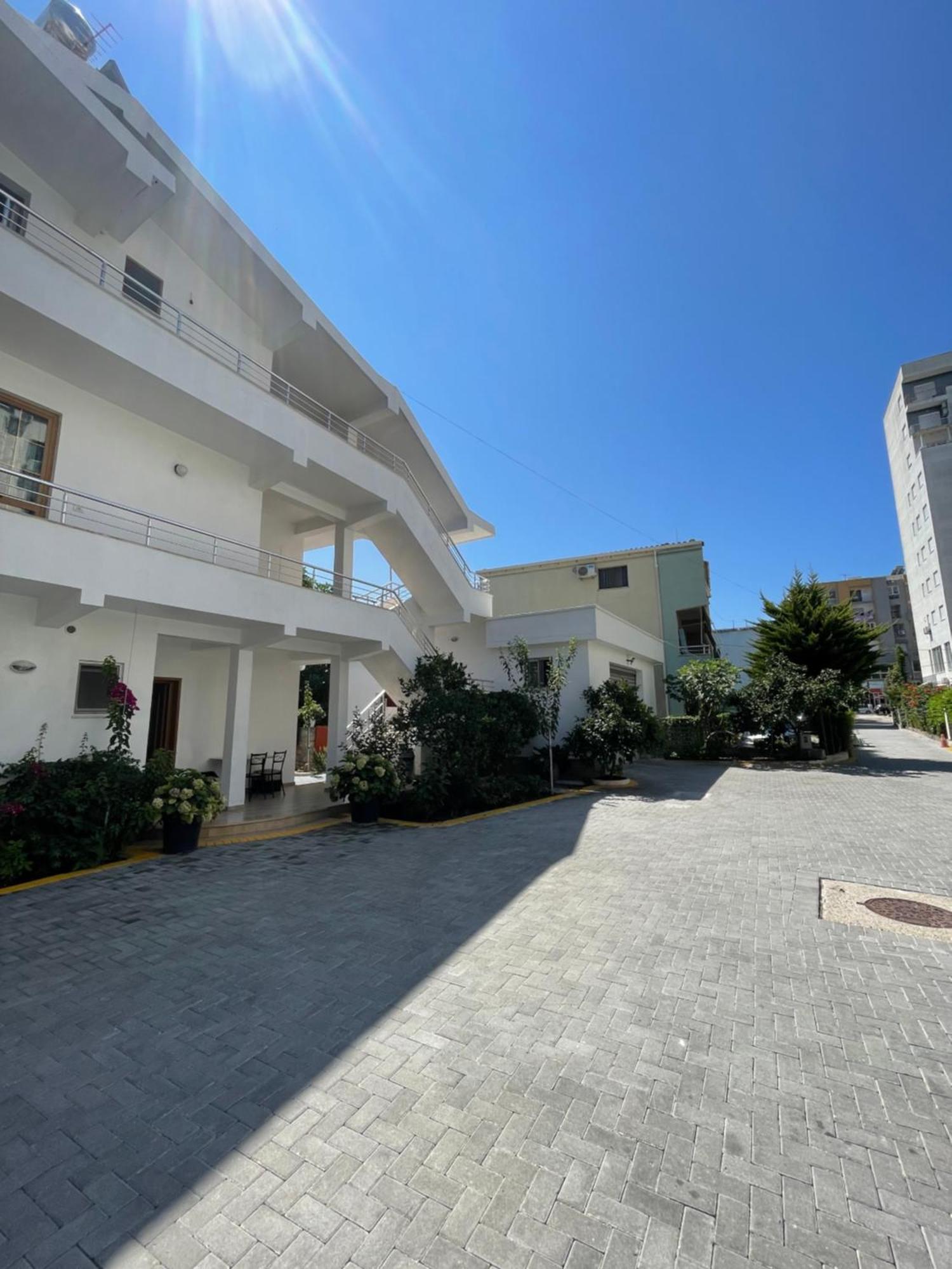 Guest House Lionel Durres Exterior photo